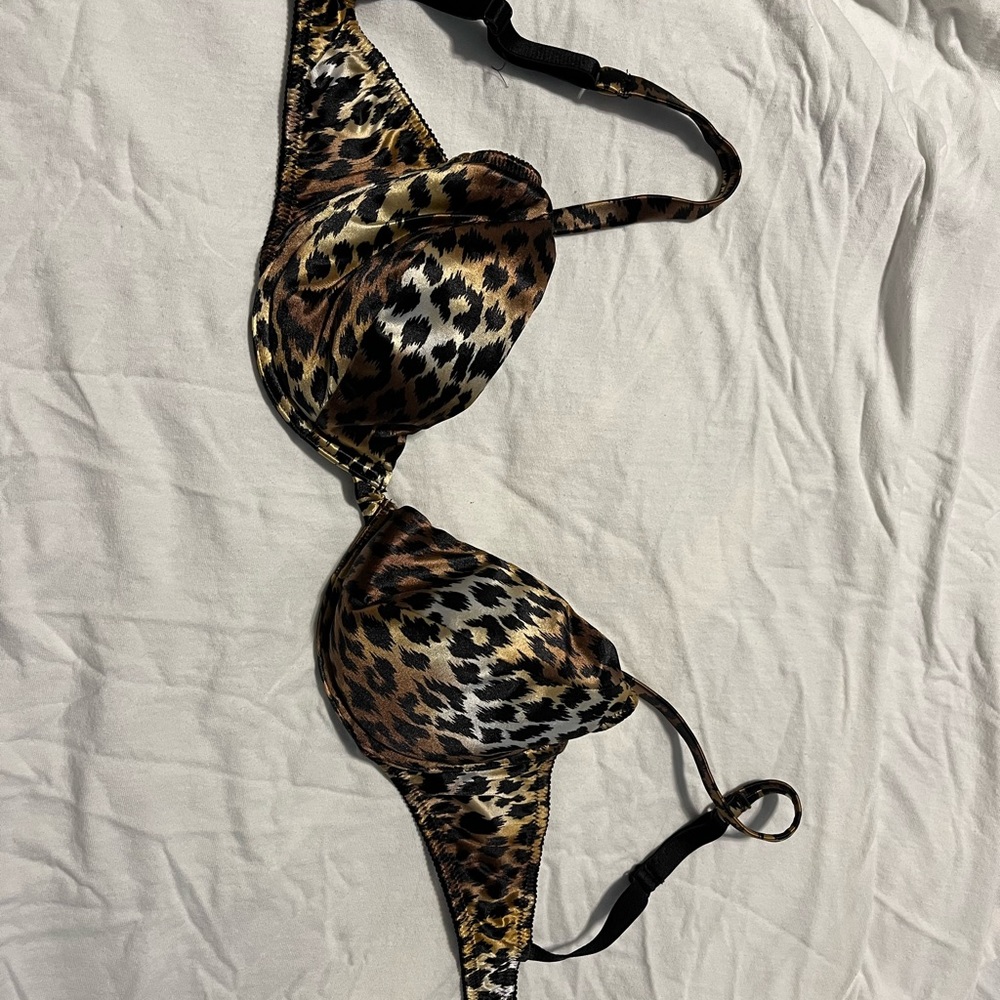 Victorias Secret bra.  Leopard print.  36B